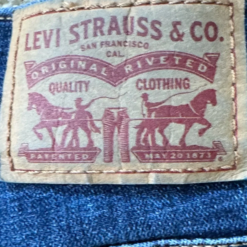 Levi Strauss & Co Denim Classic Jean Shorts Med Wash Women’s Size W33.‎